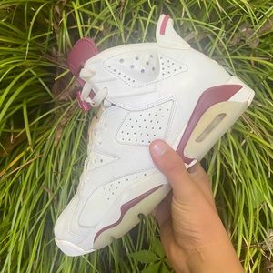 Jordan 6 “Maroon” Size 8